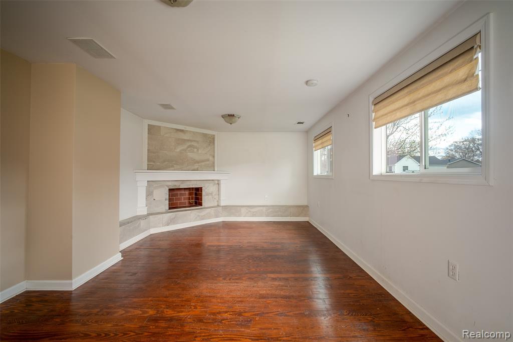 7203 Aspen Road Lexington, MI 48450 - Photo 3 of 27