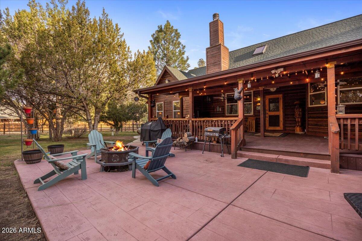 2952 Country View Lane Overgaard, AZ 85933 - Photo 56 of 81 a view of a patio with a table and chairs