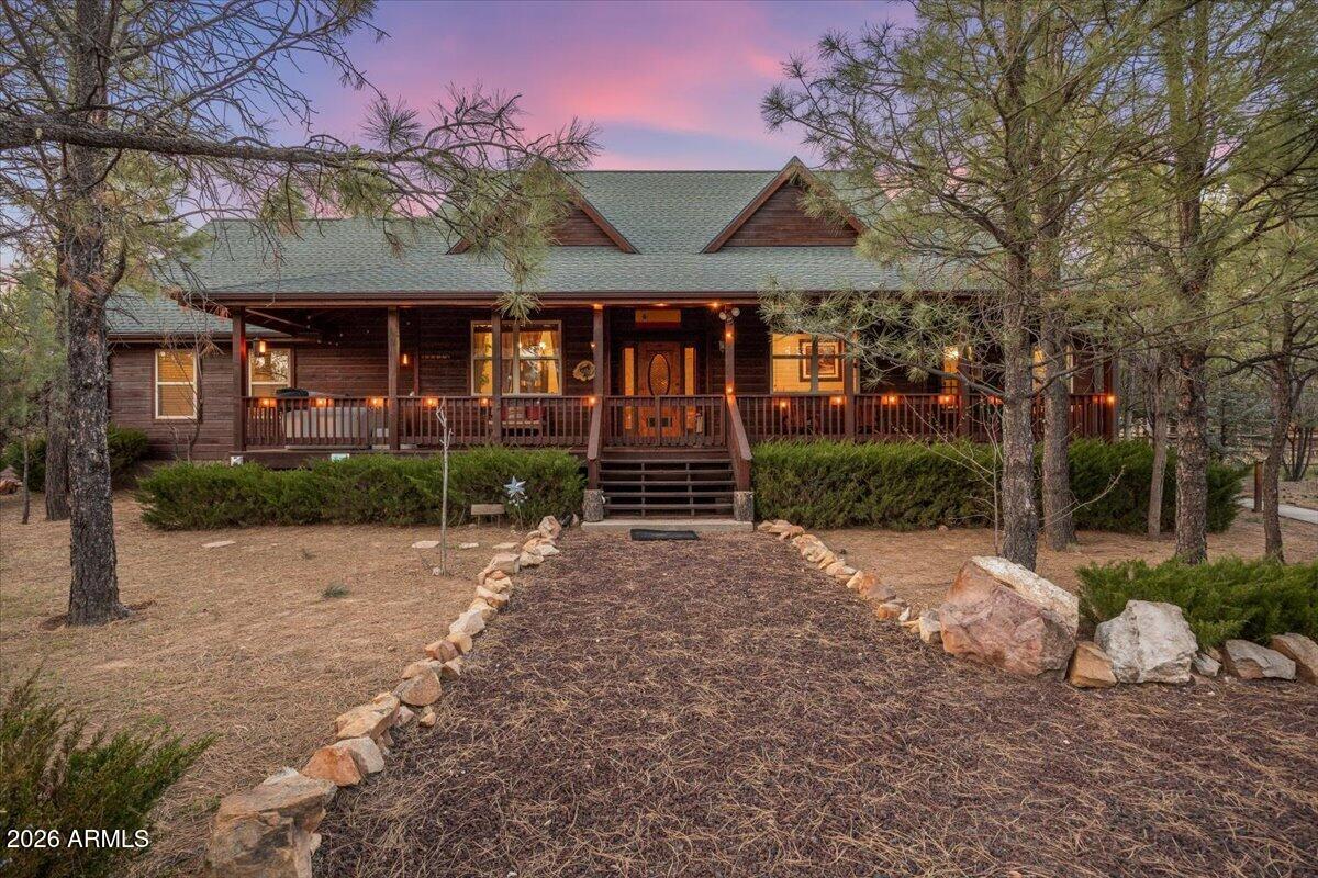 2952 Country View Lane Overgaard, AZ 85933 - Photo 5 of 81 a front view of a house having yard