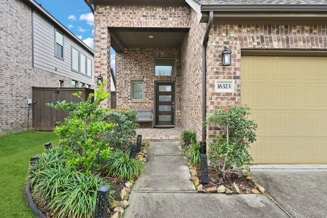 $2,500 | 16323 Apache Woods Way, Humble, TX 77346