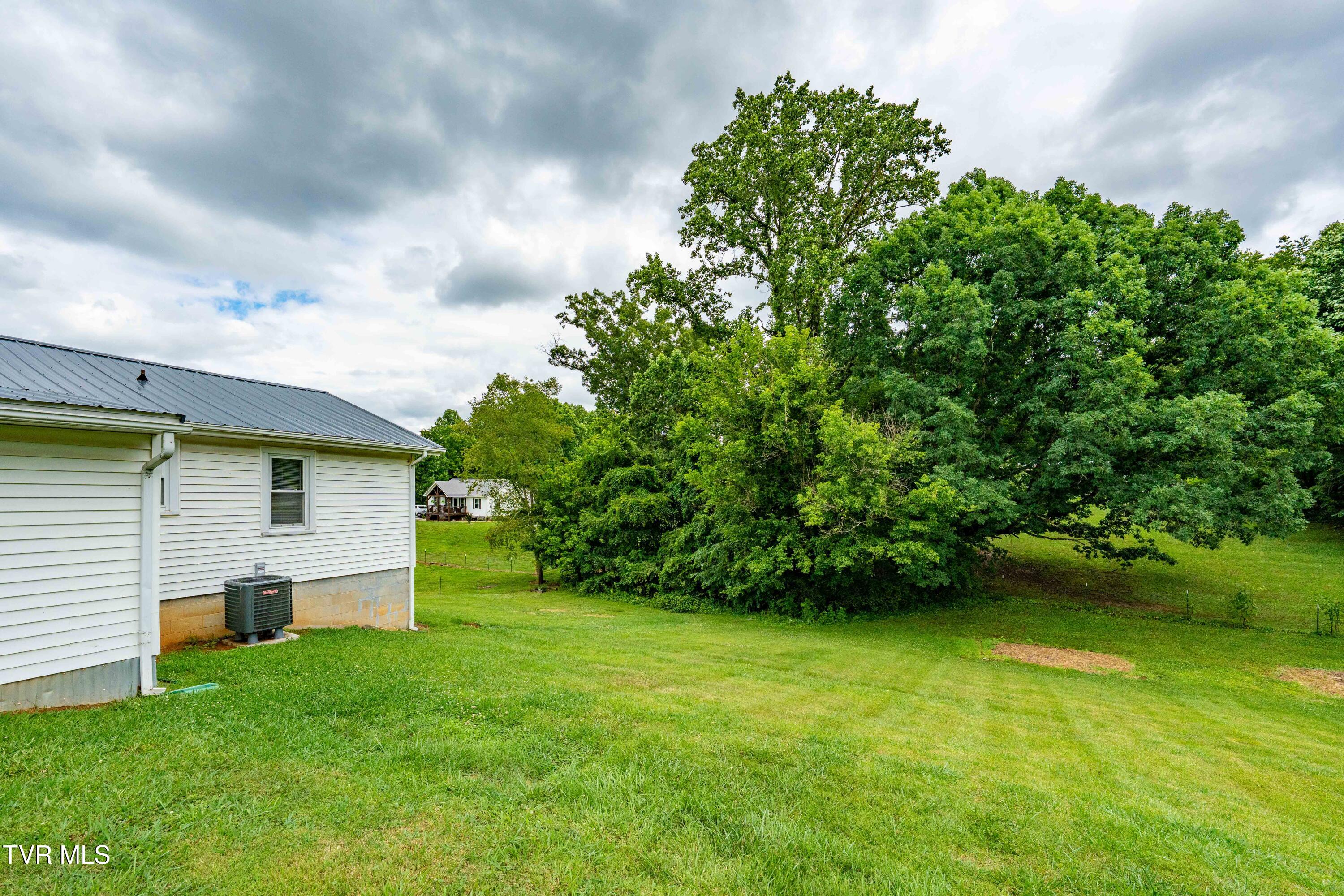 147 Fox Road Johnson City, TN 37601 - Photo 36 of 59 147 Fox road (33 of 59)