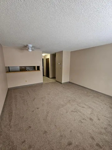 $698 | 1757 4th Avenue, Unit 11, Windom, MN 56101