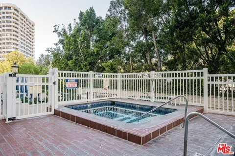 $700,000 | 10535 Wilshire Boulevard, Unit 701, Los Angeles, CA 90024
