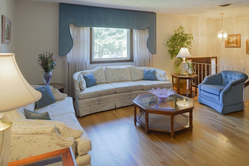 23 Worcester Road Peabody, MA 01960 - Photo 3 of 28 Gallery Image 3