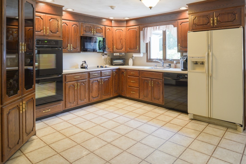 23 Worcester Road Peabody, MA 01960 - Photo 7 of 28 Gallery Image 7