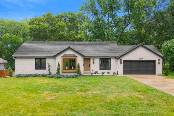 $1,345,000 | 2019 West 81st Terrace, Leawood, KS 66206