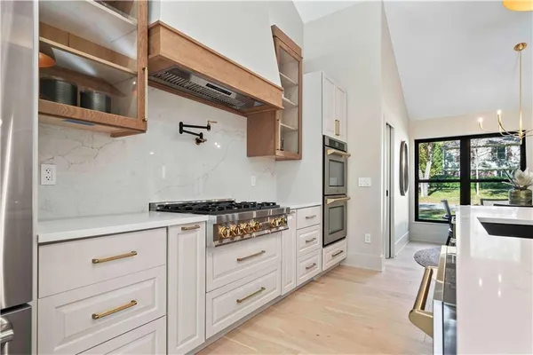 $1,345,000 | 2019 West 81st Terrace, Leawood, KS 66206
