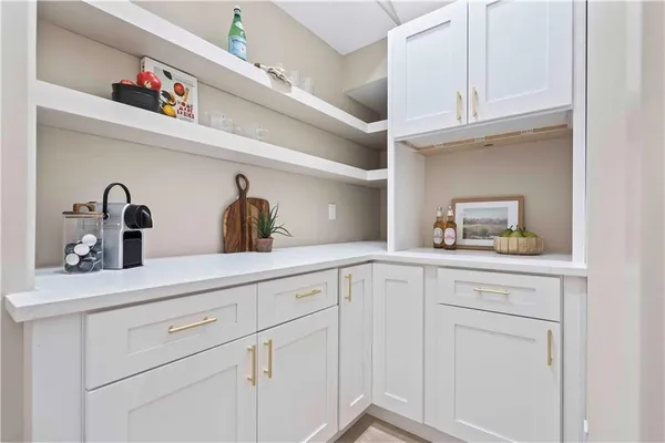 $1,345,000 | 2019 West 81st Terrace, Leawood, KS 66206