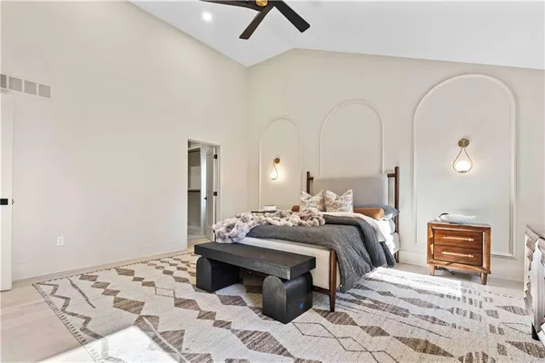 $1,345,000 | 2019 West 81st Terrace, Leawood, KS 66206