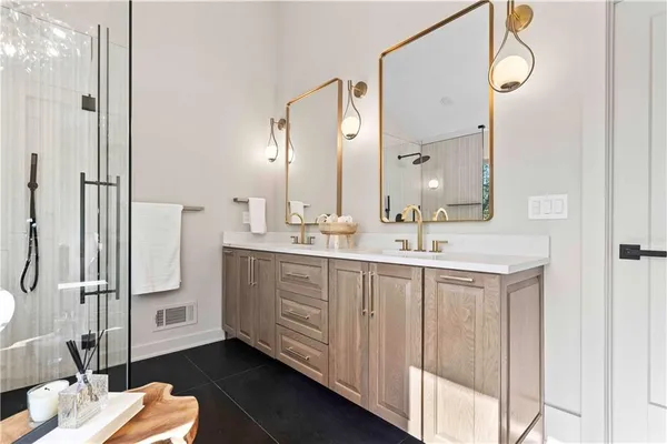 $1,345,000 | 2019 West 81st Terrace, Leawood, KS 66206