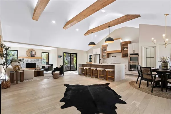 $1,345,000 | 2019 West 81st Terrace, Leawood, KS 66206