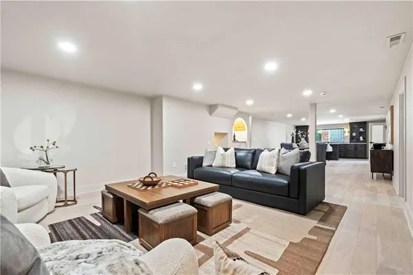 $1,345,000 | 2019 West 81st Terrace, Leawood, KS 66206