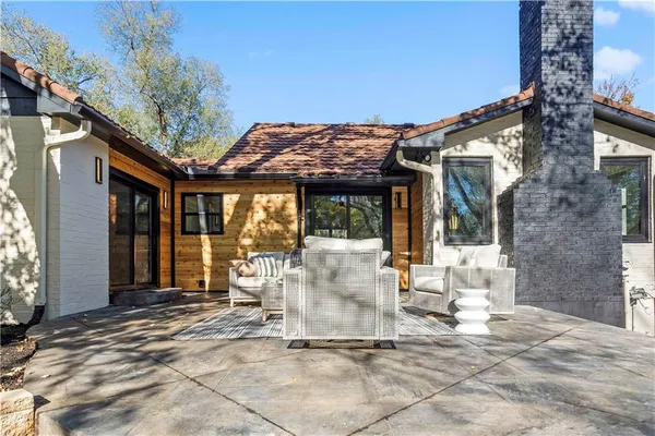 $1,345,000 | 2019 West 81st Terrace, Leawood, KS 66206