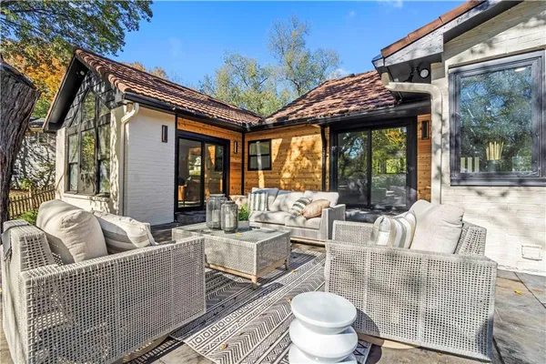 $1,345,000 | 2019 West 81st Terrace, Leawood, KS 66206