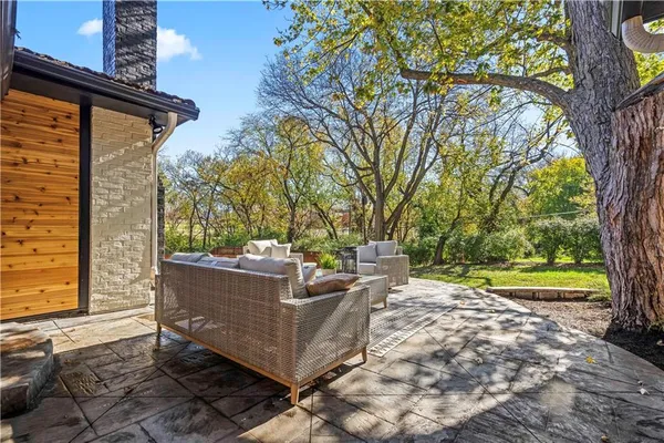 $1,345,000 | 2019 West 81st Terrace, Leawood, KS 66206