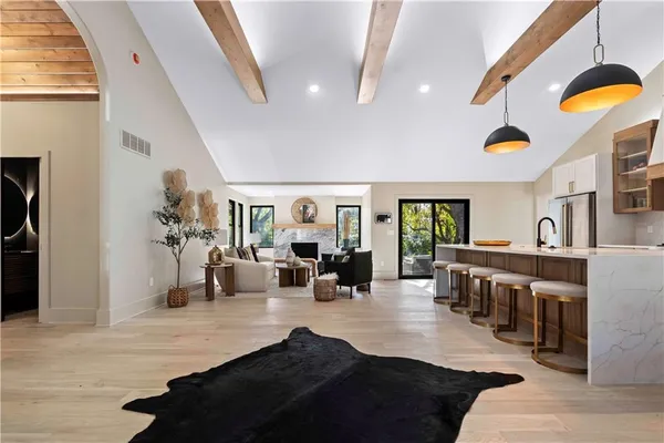 $1,345,000 | 2019 West 81st Terrace, Leawood, KS 66206