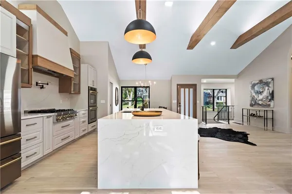 $1,345,000 | 2019 West 81st Terrace, Leawood, KS 66206
