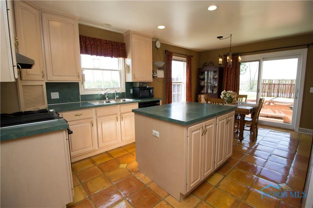 23810 Dunbridge Road Perrysburg, OH 43551 - Photo 12 of 33 Gallery Image 12
