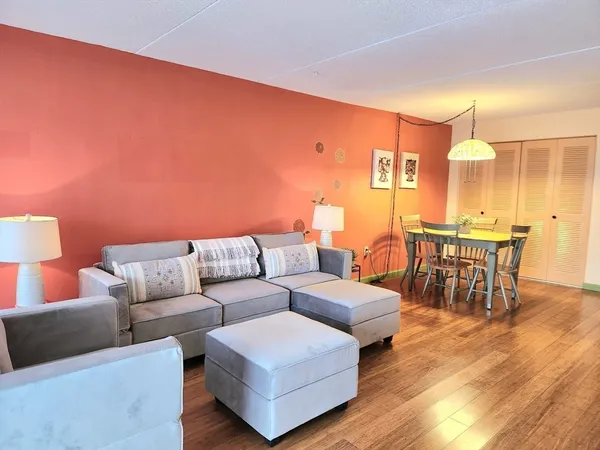 $400,000 | 51 Melrose Street, Unit 1A, Melrose, MA 02176