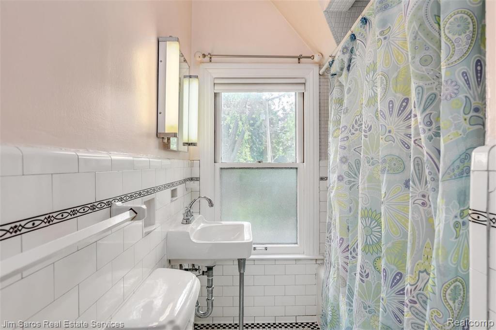1251 Whittier Road Grosse Pointe Park, MI 48230 - Photo 23 of 33