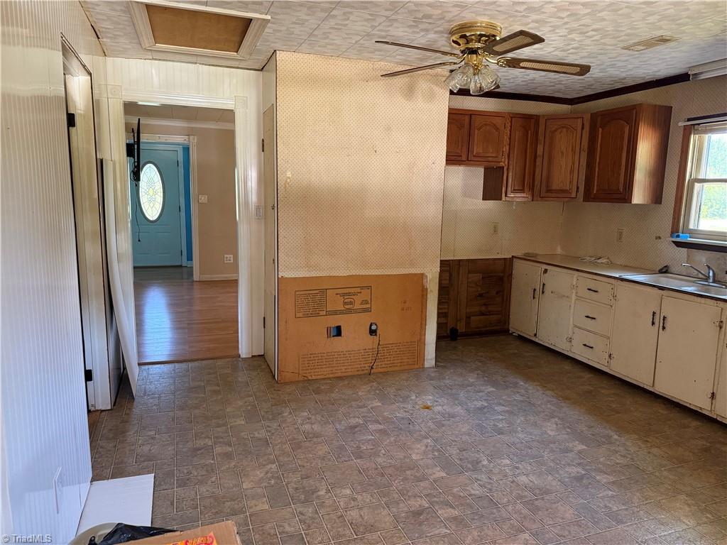 811 Leonard Road Lexington, NC 27295 - Photo 5 of 12 Gallery Image 5