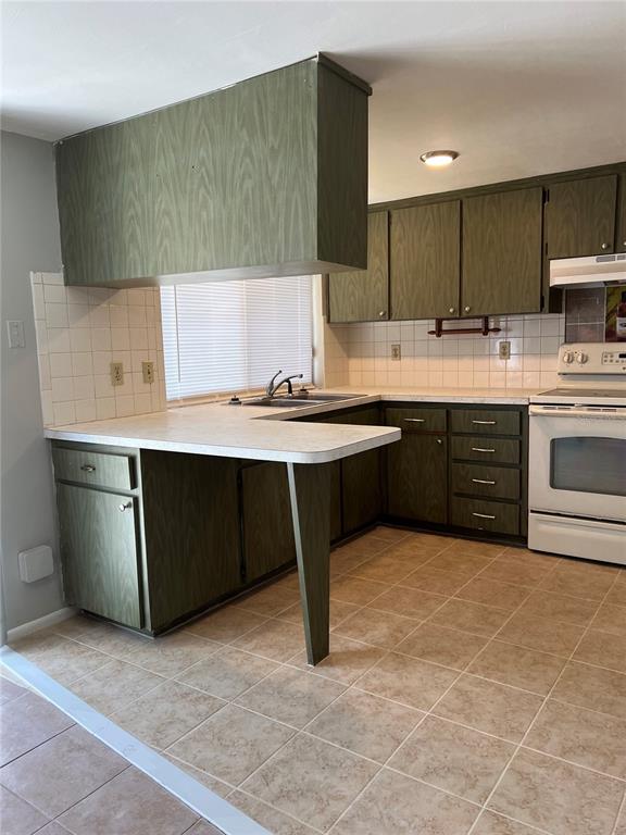 5825 Elm Street New Port Richey, FL 34652 - Photo 3 of 16