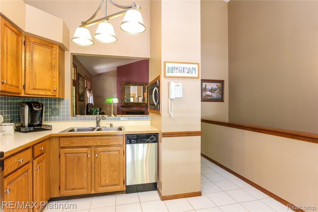 1417 Mower Road Pinckney, MI 48169 - Photo 8 of 36 010-Kitchen-4251813-medium.jpg