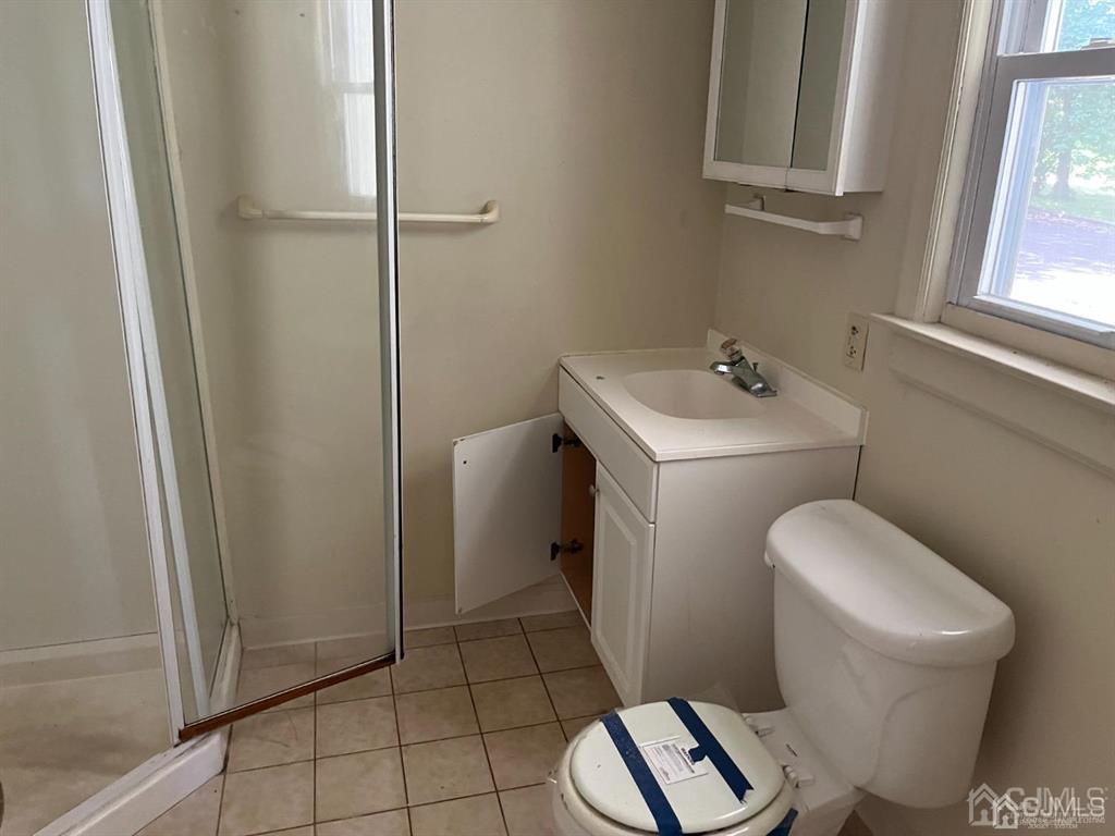 432 Oak Ridge Road Clark, NJ 07066 - Photo 12 of 25 a bathroom with a toilet and a sink