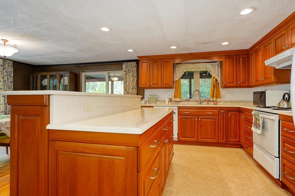 265 Stow Road Harvard, MA 01451 - Photo 5 of 41 Gallery Image 5