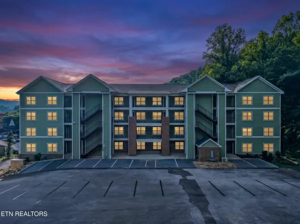 $479,999 | Undisclosed Address, Gatlinburg, TN 37738