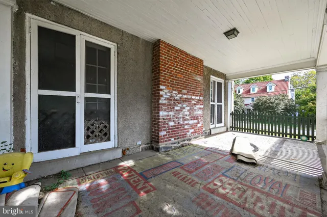 a view of outdoor space yard and balcony