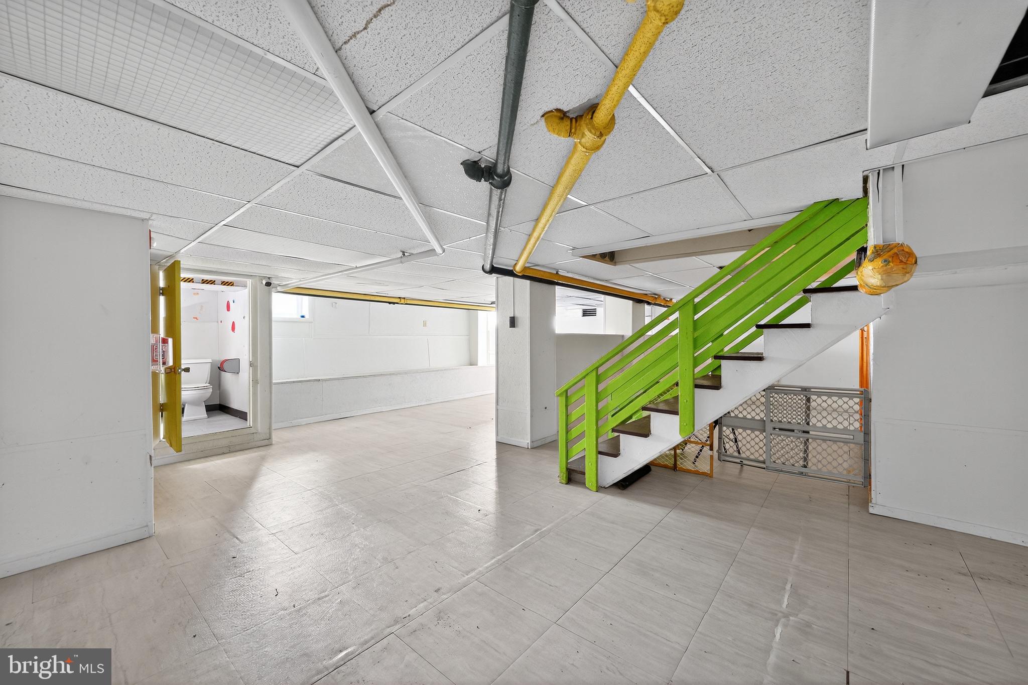 223 East Park Road Havertown, PA 19083 - Photo 43 of 43 a room with lots of trees