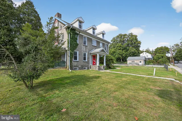 a view of a house with a big yard