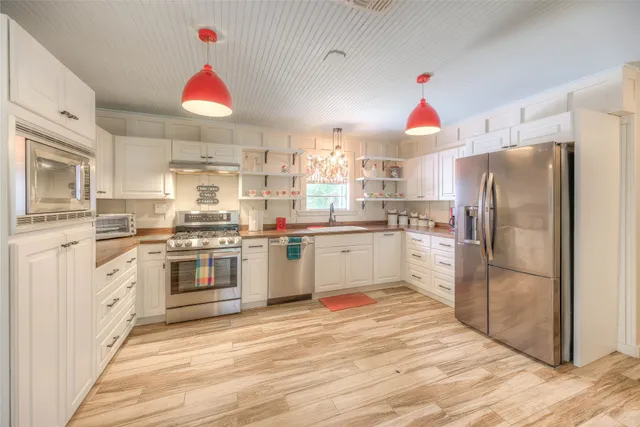 $699,900 | 446 County Road 3550, Woodville, TX 75979