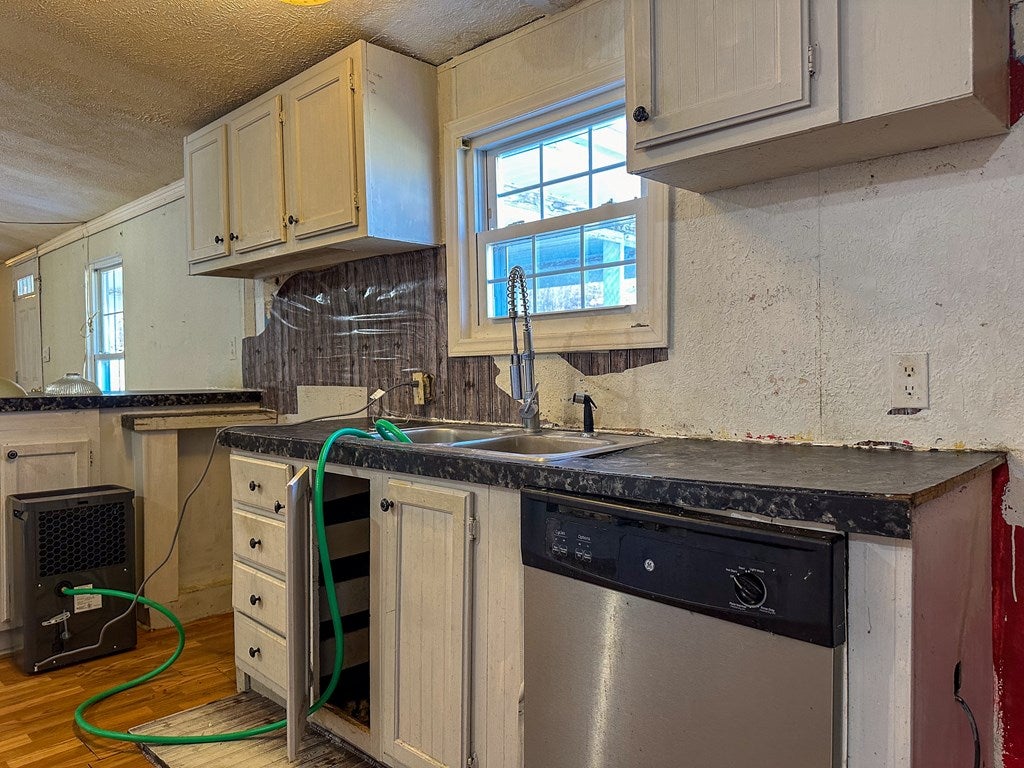 214 County Line Road Cedar Bluff, VA 24609 - Photo 13 of 32 Gallery Image 13