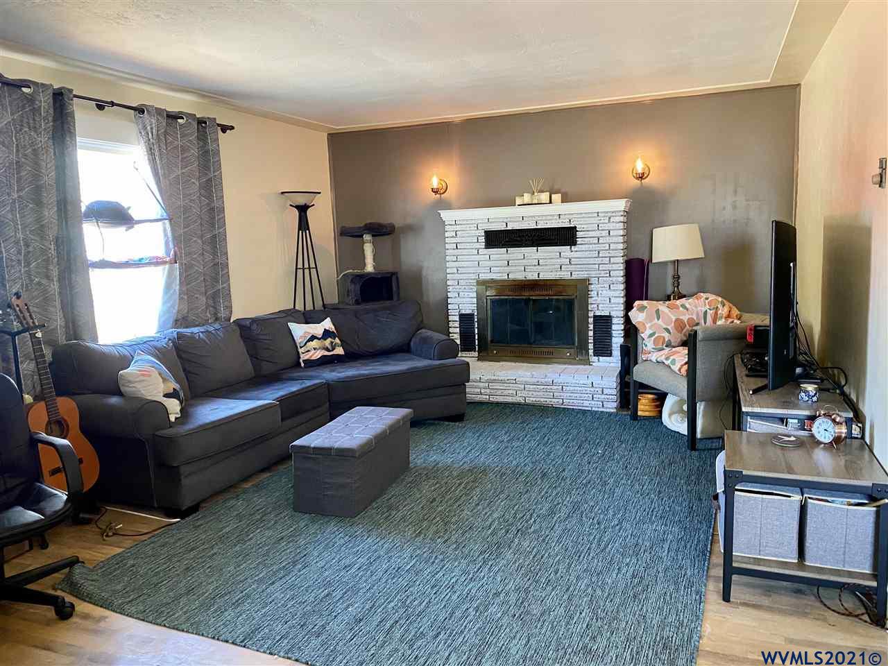 2010 Market Street Northeast Salem, OR 97301 - Photo 3 of 20