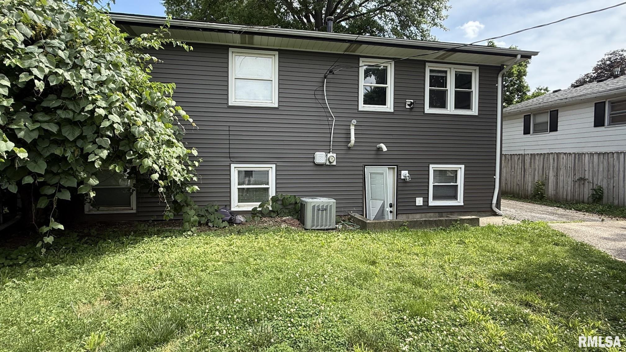 63 Villanova Drive Springfield, IL 62703 - Photo 2 of 36