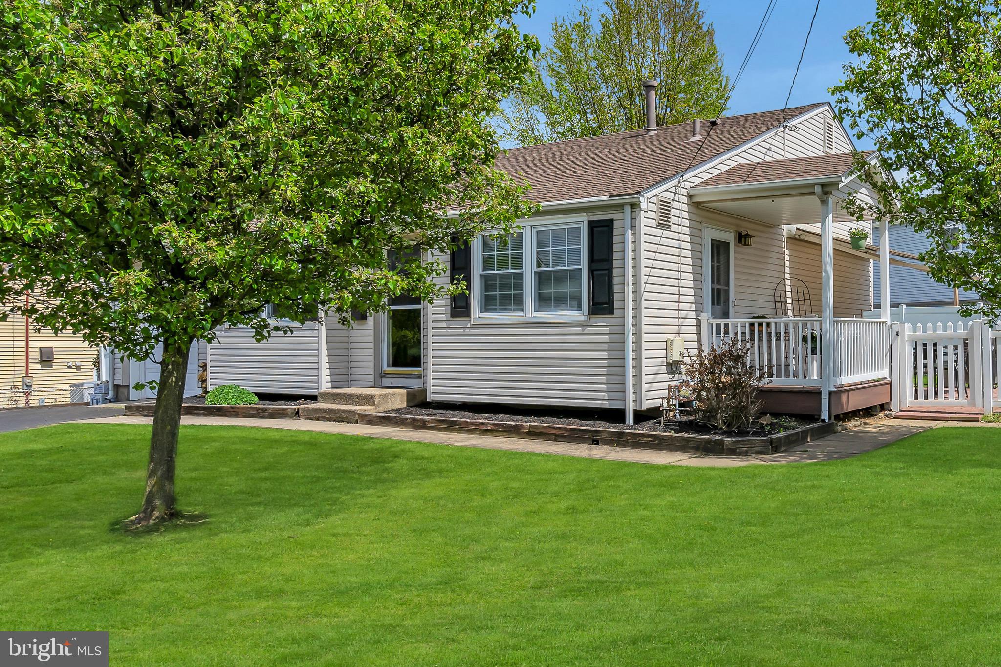 2 Pleasant Drive Hamilton, NJ 08620 - Photo 3 of 34