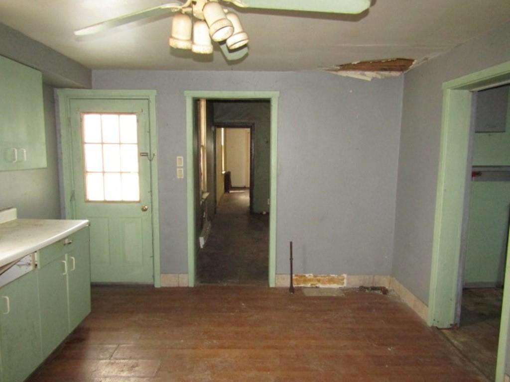 1817 4th Avenue Beaver Falls, PA 15010 - Photo 15 of 33 an empty room with a window
