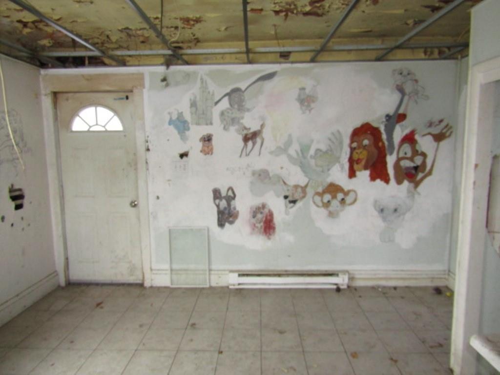 1817 4th Avenue Beaver Falls, PA 15010 - Photo 30 of 33 a view of shower door