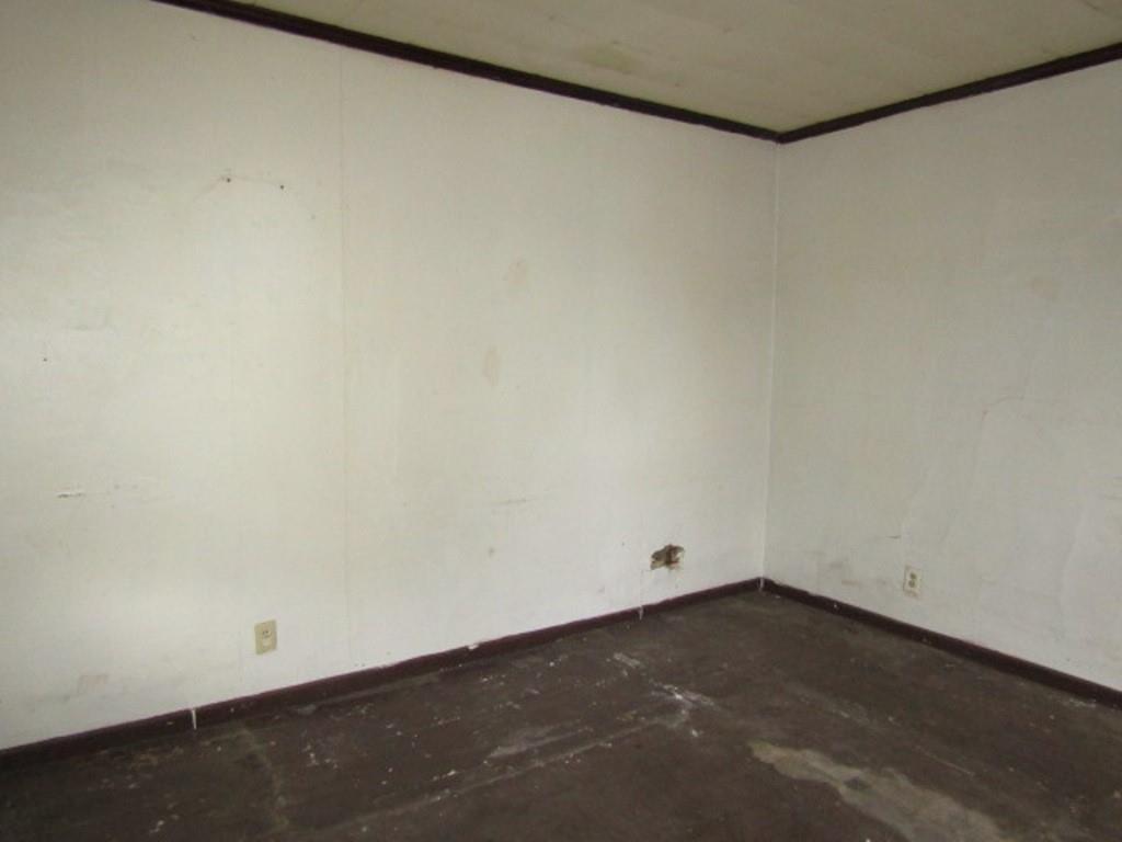 1817 4th Avenue Beaver Falls, PA 15010 - Photo 7 of 33 an empty room with a bench