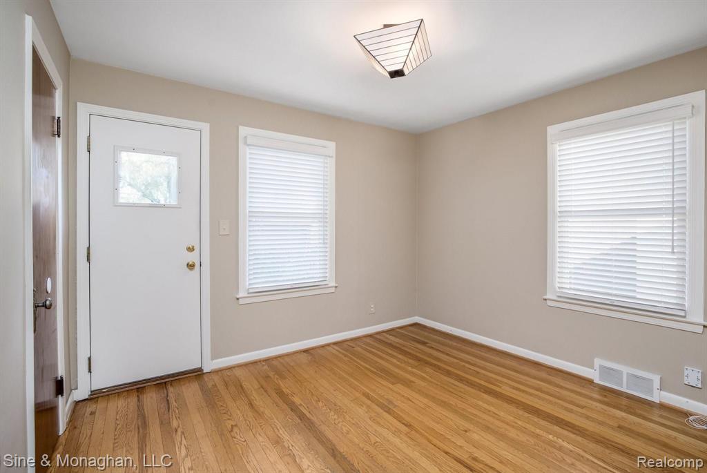 453 Kerby Road Grosse Pointe Farms, MI 48236 - Photo 13 of 32