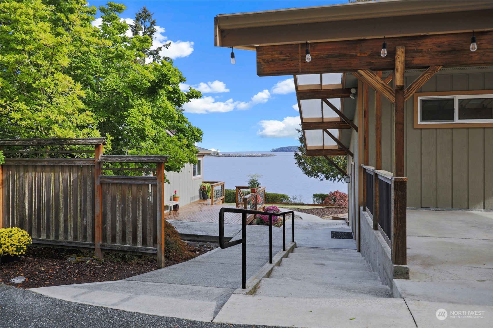 3217 West Sequim Bay Road Sequim, WA 98382 - Photo 20 of 40 a backyard of a house with table and chairs