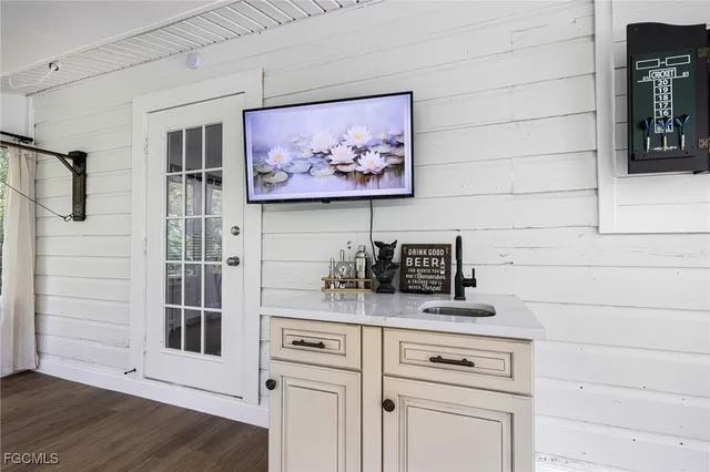 $899,000 | 17780 Caloosa Road, Alva, FL 33920