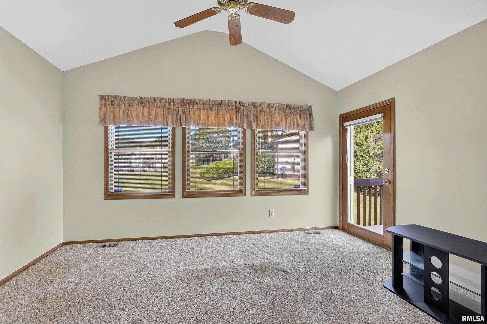 3988 Partridge Circle Bettendorf, IA 52722 - Photo 13 of 42 an empty room with windows
