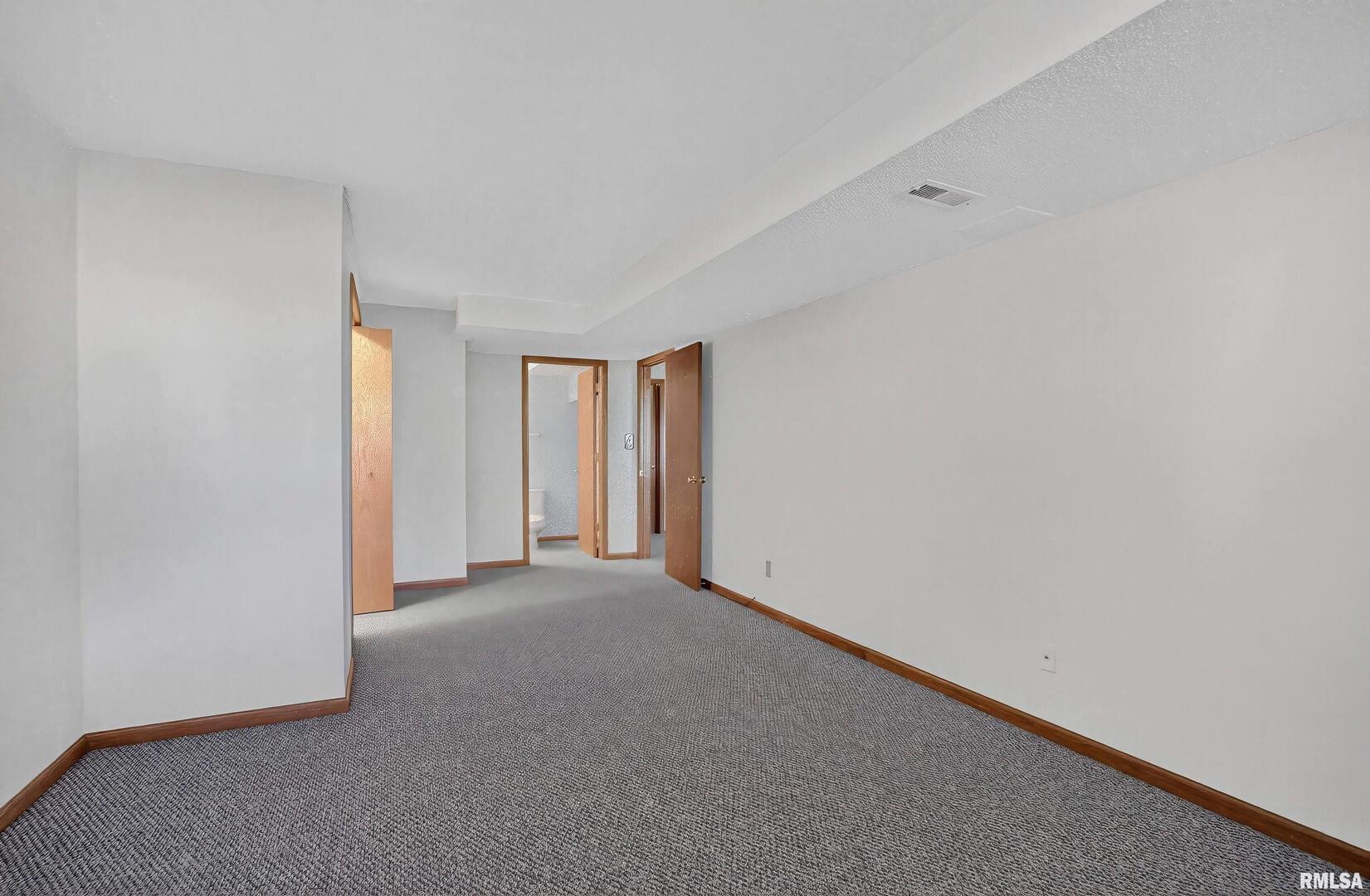 3988 Partridge Circle Bettendorf, IA 52722 - Photo 36 of 42 a view of an empty room and window