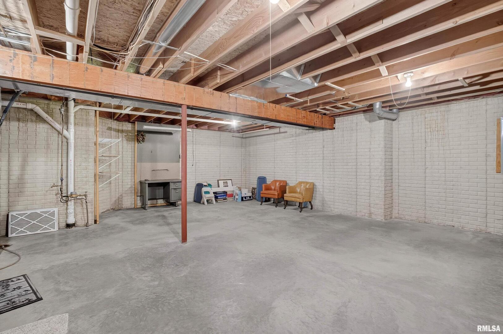 3988 Partridge Circle Bettendorf, IA 52722 - Photo 39 of 42 a view of empty room with wooden ceiling