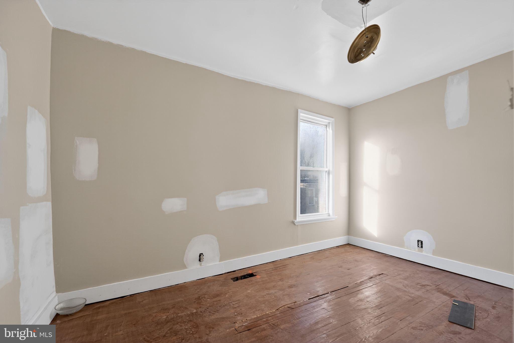 900 North Franklintown Road Baltimore, MD 21216 - Photo 11 of 16 an empty room with windows and closet