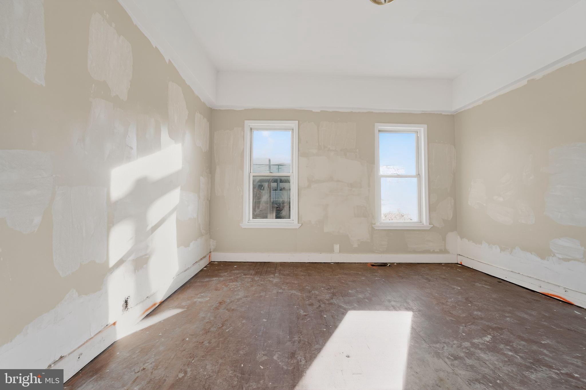 900 North Franklintown Road Baltimore, MD 21216 - Photo 13 of 16 an empty room with windows