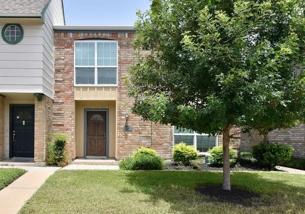 $1,900 | 11002 Hammerly Boulevard, Unit 57, Houston, TX 77043